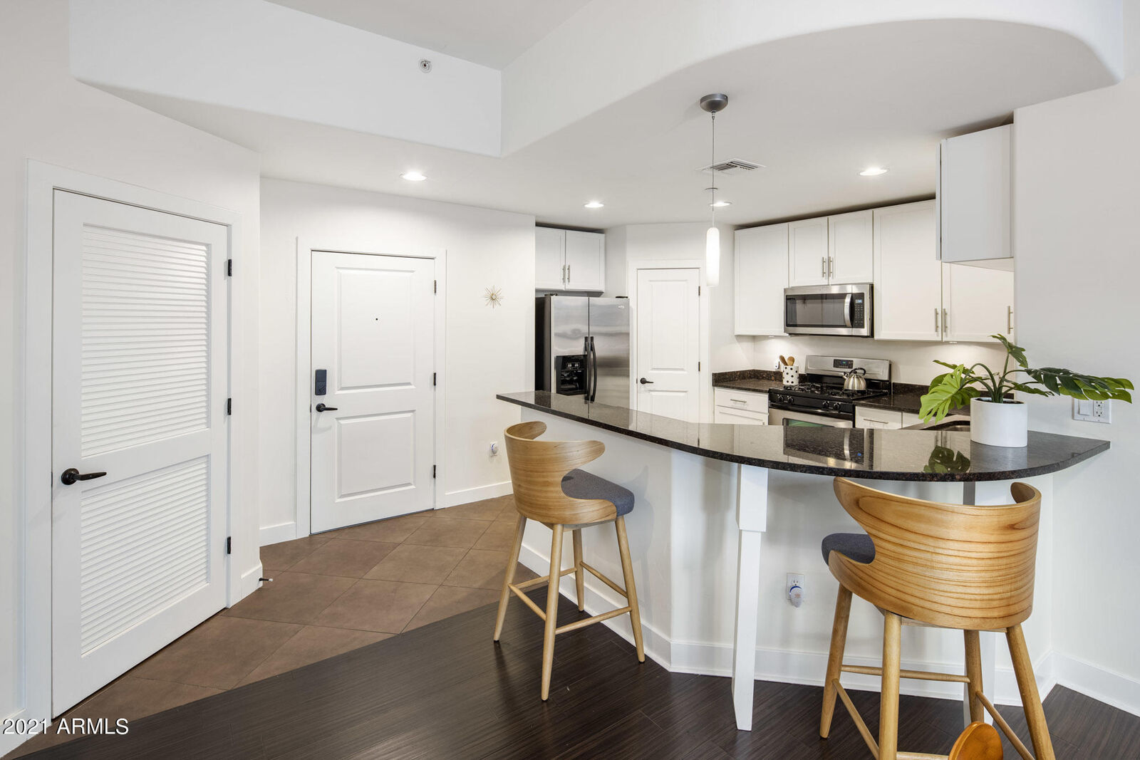 Property Photo:  945 E Playa Del Norte Drive 5022  AZ 85288