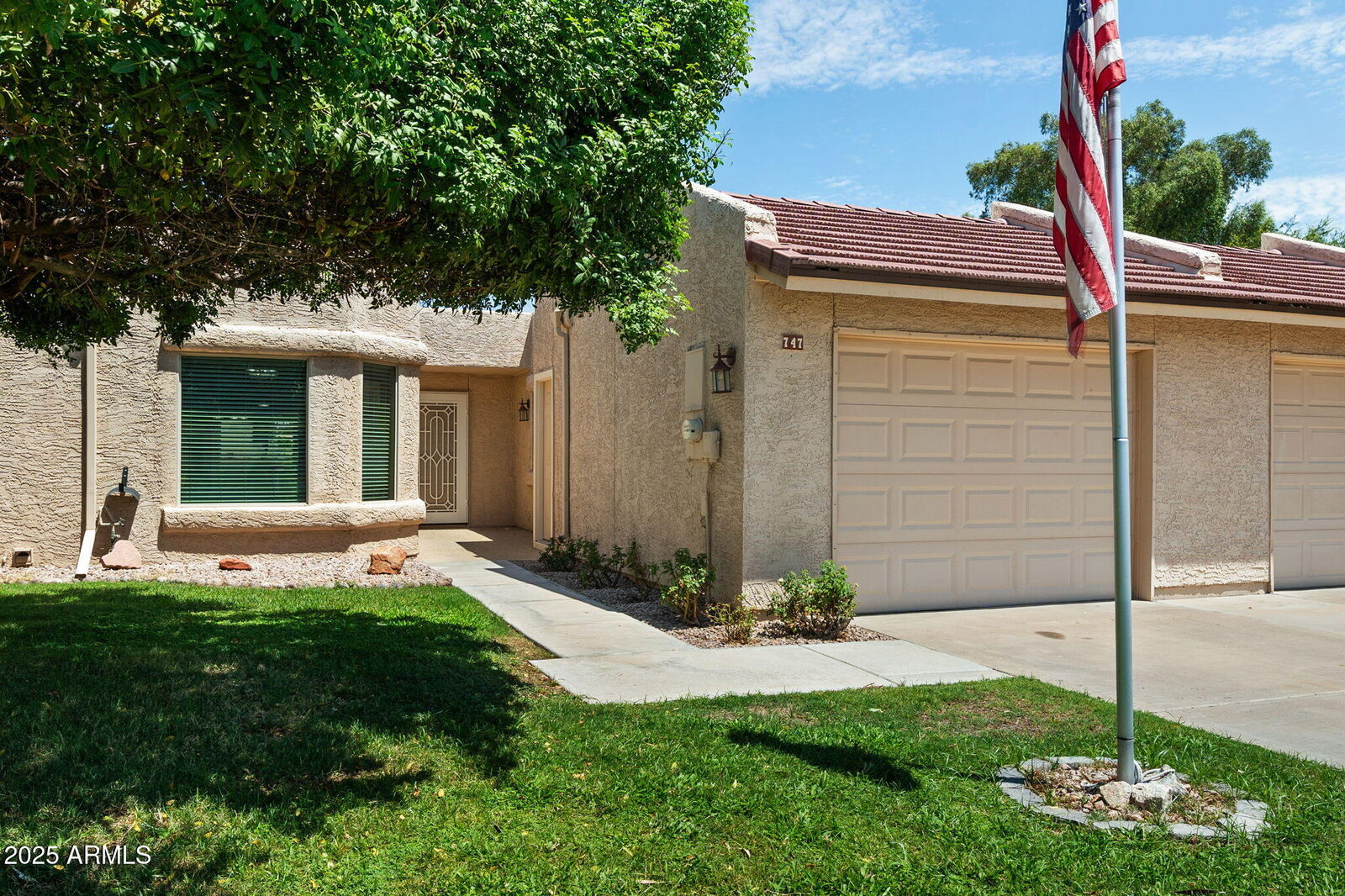 Property Photo: 747 S Arrowwood Way AZ 85208