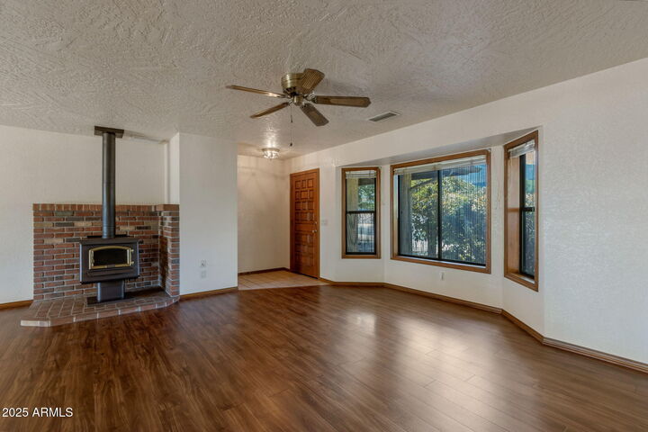 Property Photo: 2101 Canyon Drive AZ 86324