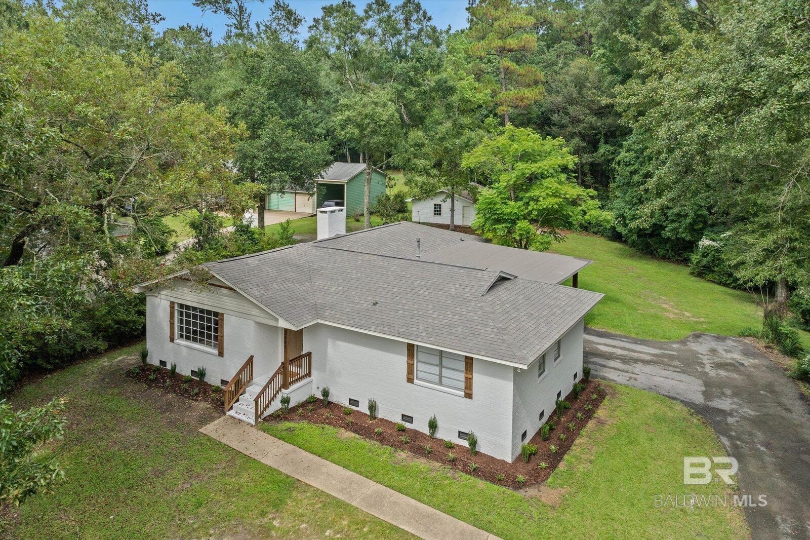 Property Photo: 2687 Lynndell Drive AL 36695