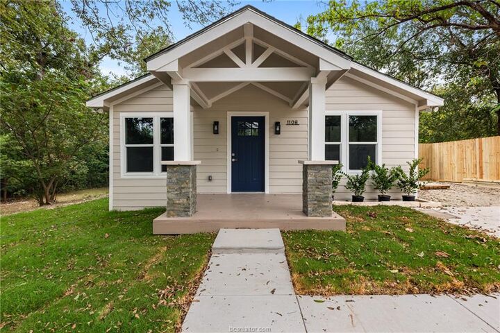 Property Photo: 1108 Travis Street TX 77803