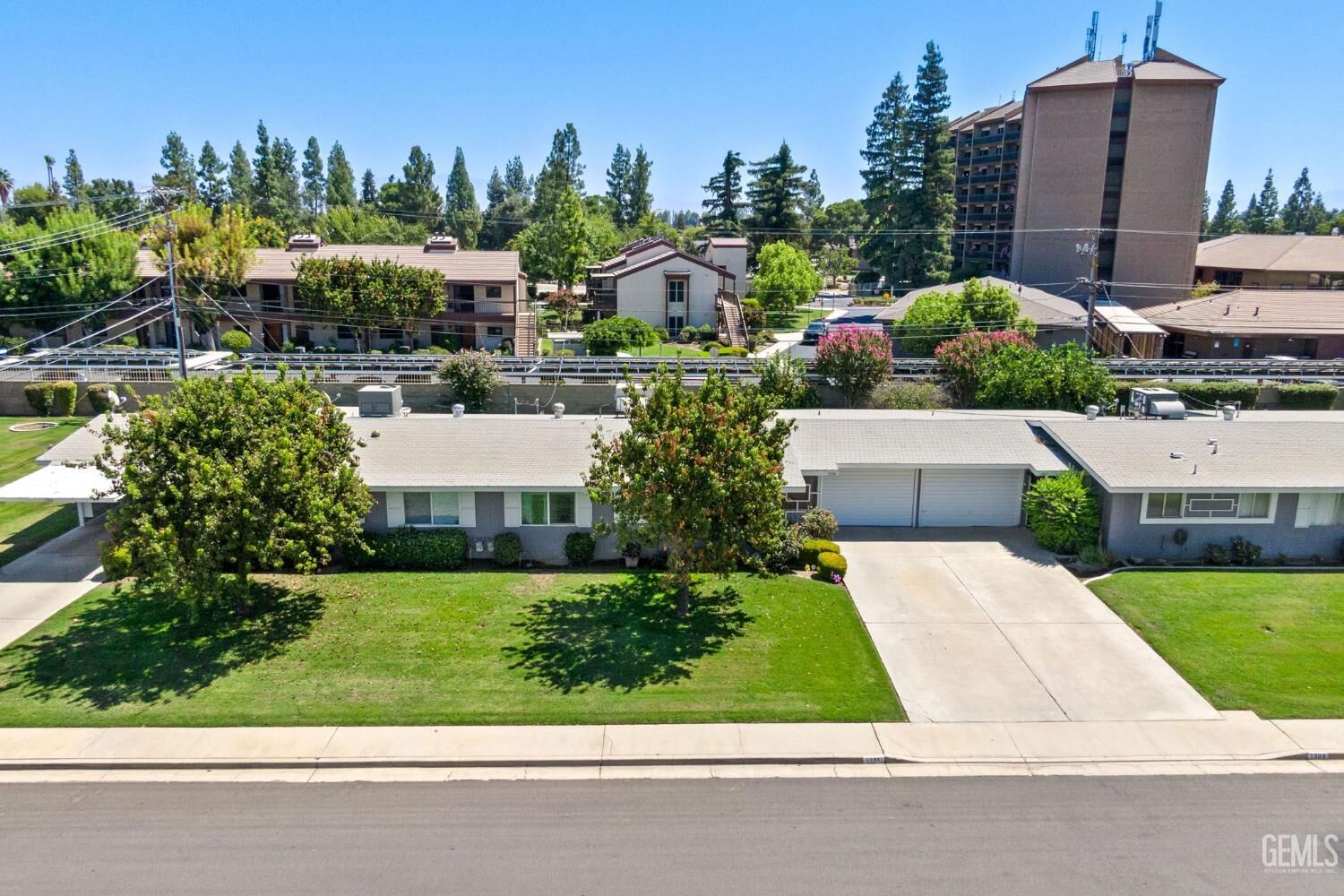 Property Photo: 1304 Yorba Linda Street CA 93309