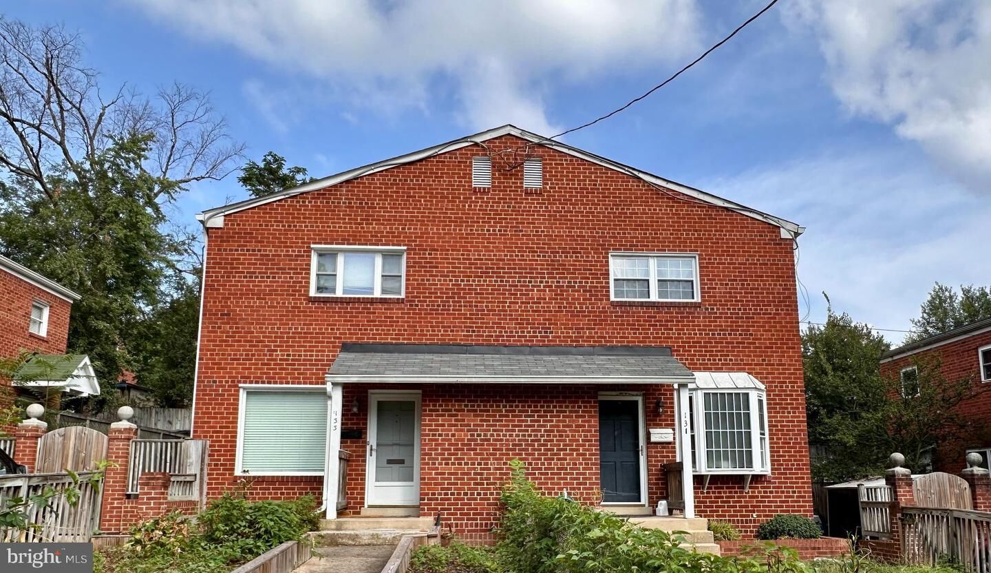 Property Photo: 131 E Taylor Run Parkway VA 22314