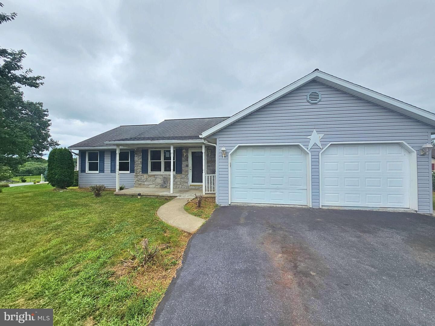 Property Photo:  605 Progress Avenue  PA 17042 