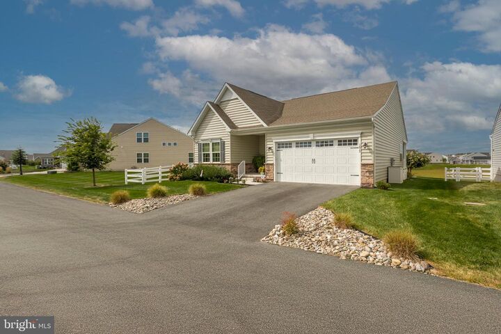 Property Photo: 1613 Ellinor Court DE 19709