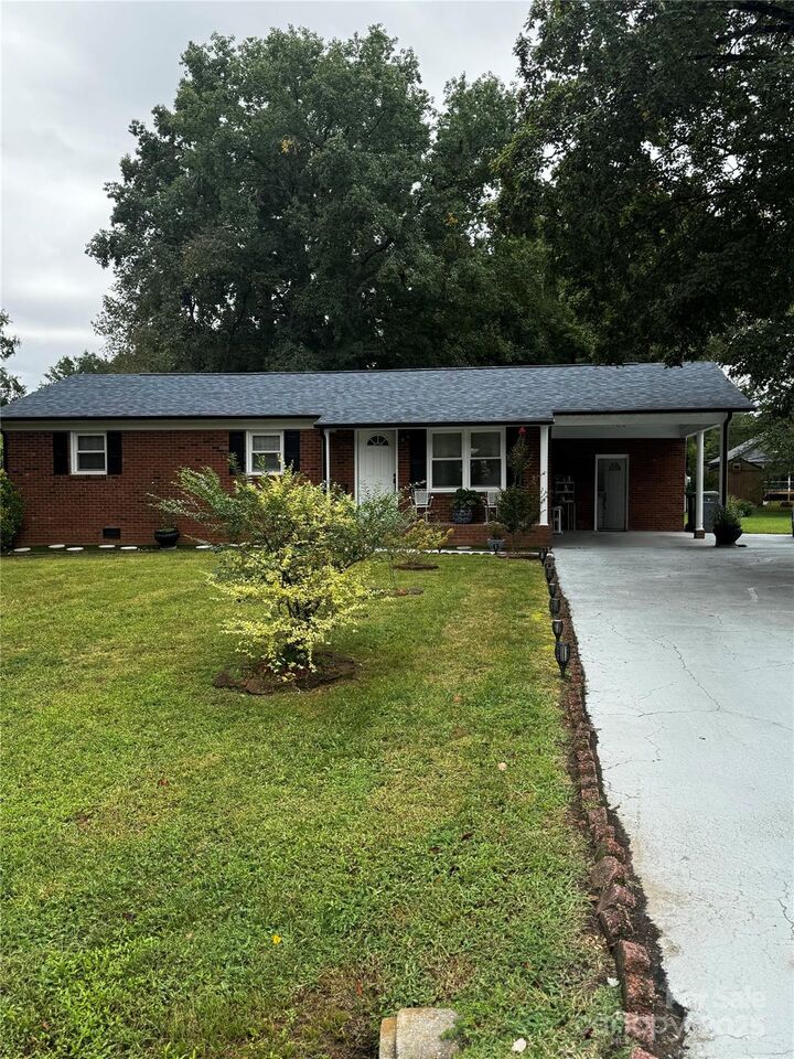 Property Photo:  324 Autumn Drive  NC 28075 