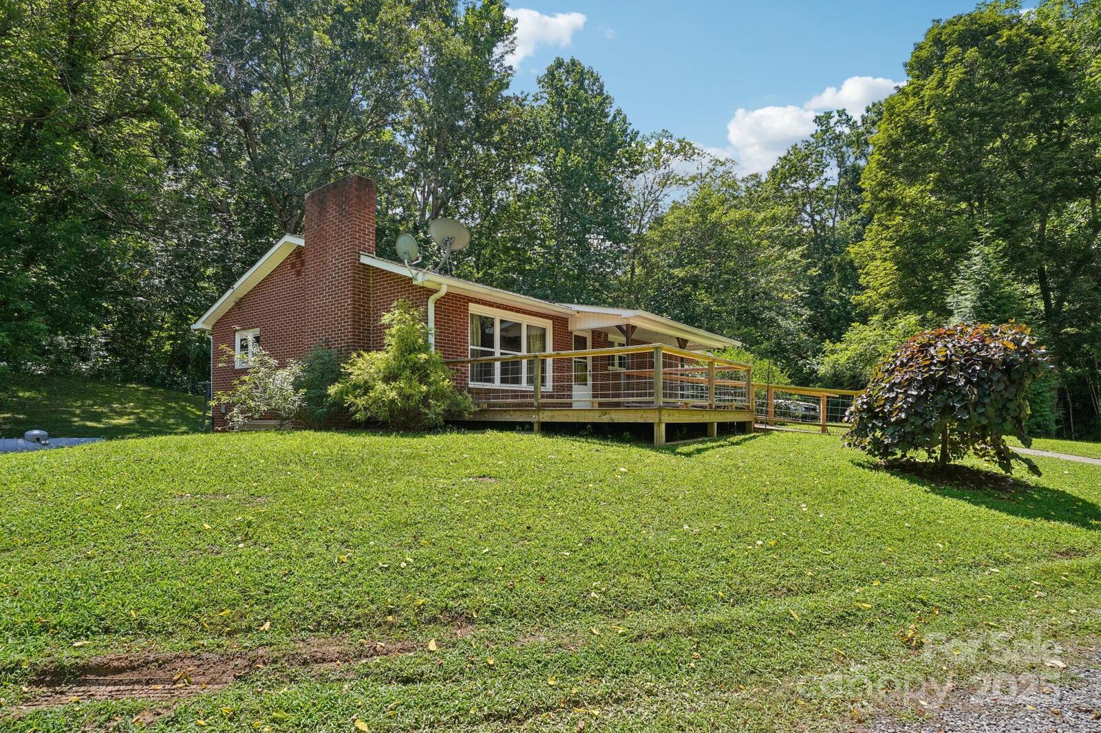 Property Photo: 623 Edwards Cove Road NC 28786