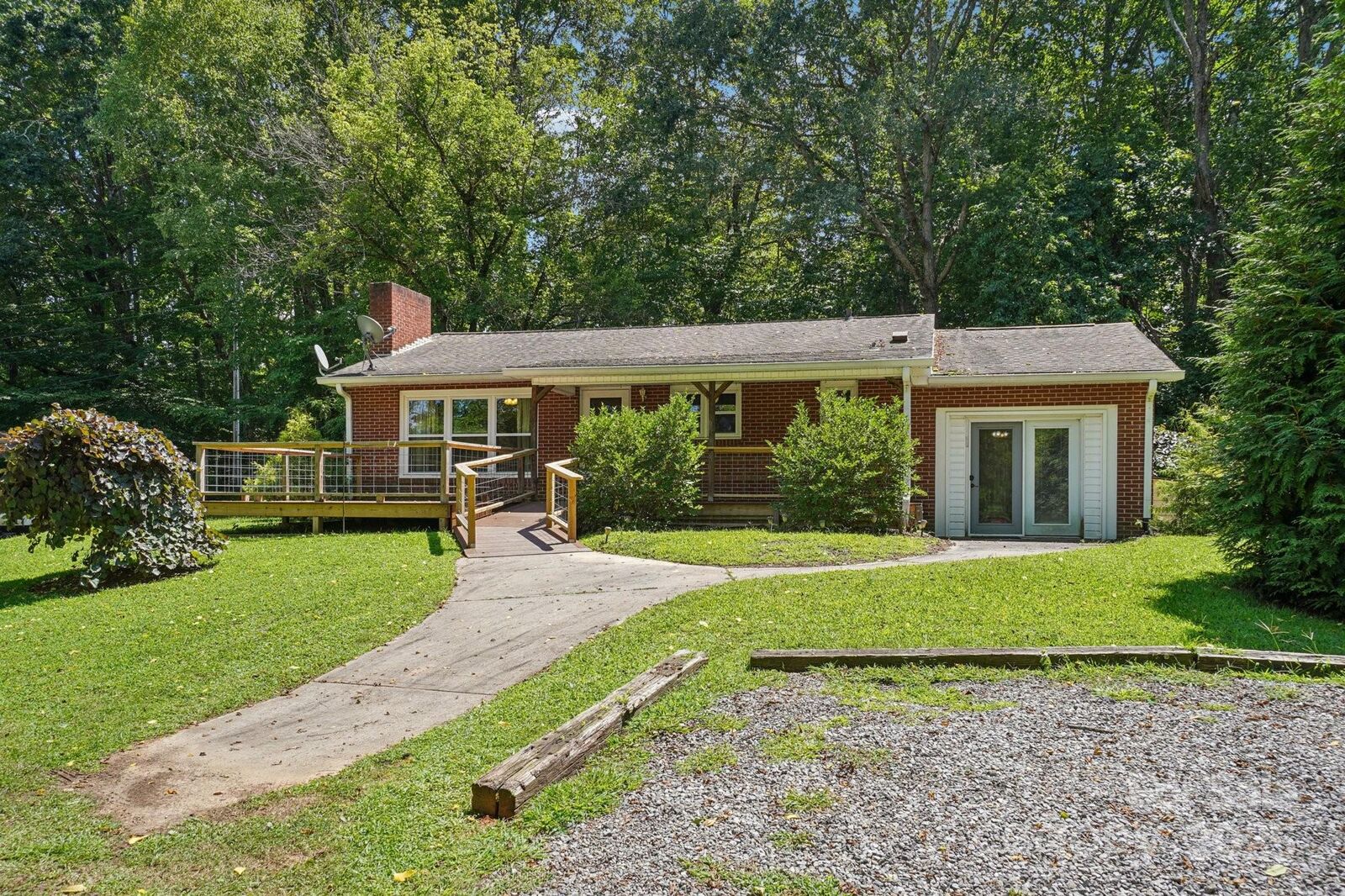 Property Photo: 623 Edwards Cove Road NC 28786