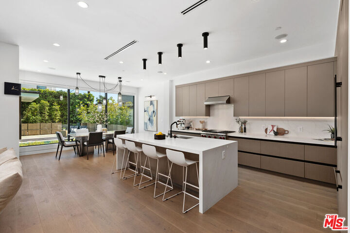Property Photo:  714 N La Jolla Ave  CA 90046 