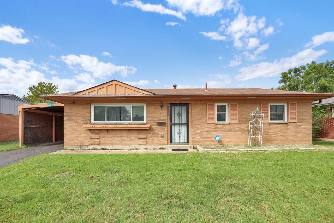 Property Photo: 4032 E Livingston Avenue OH 43227