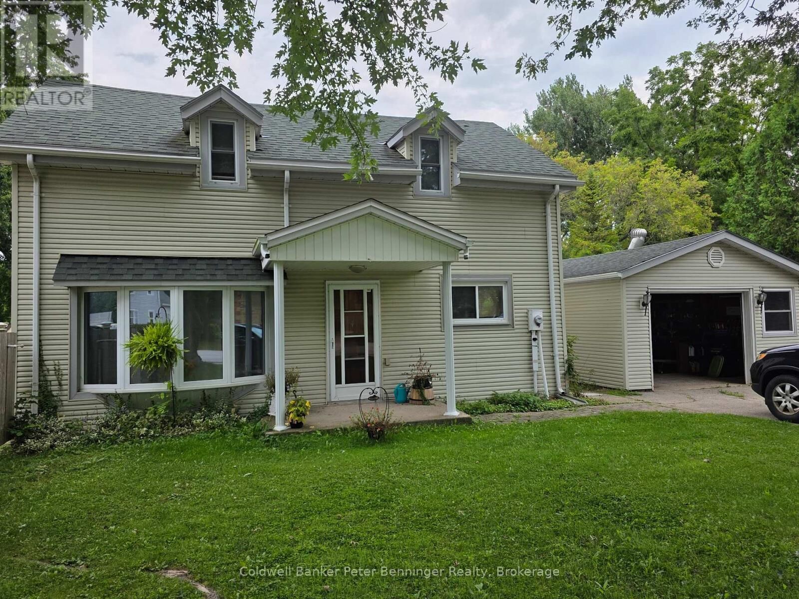 Property Photo:  233 Queen Street South  ON N0G 2N0 