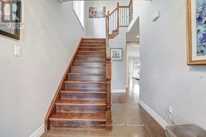 Property Photo: 1744 Cherrywood Trail ON N6H 0E2