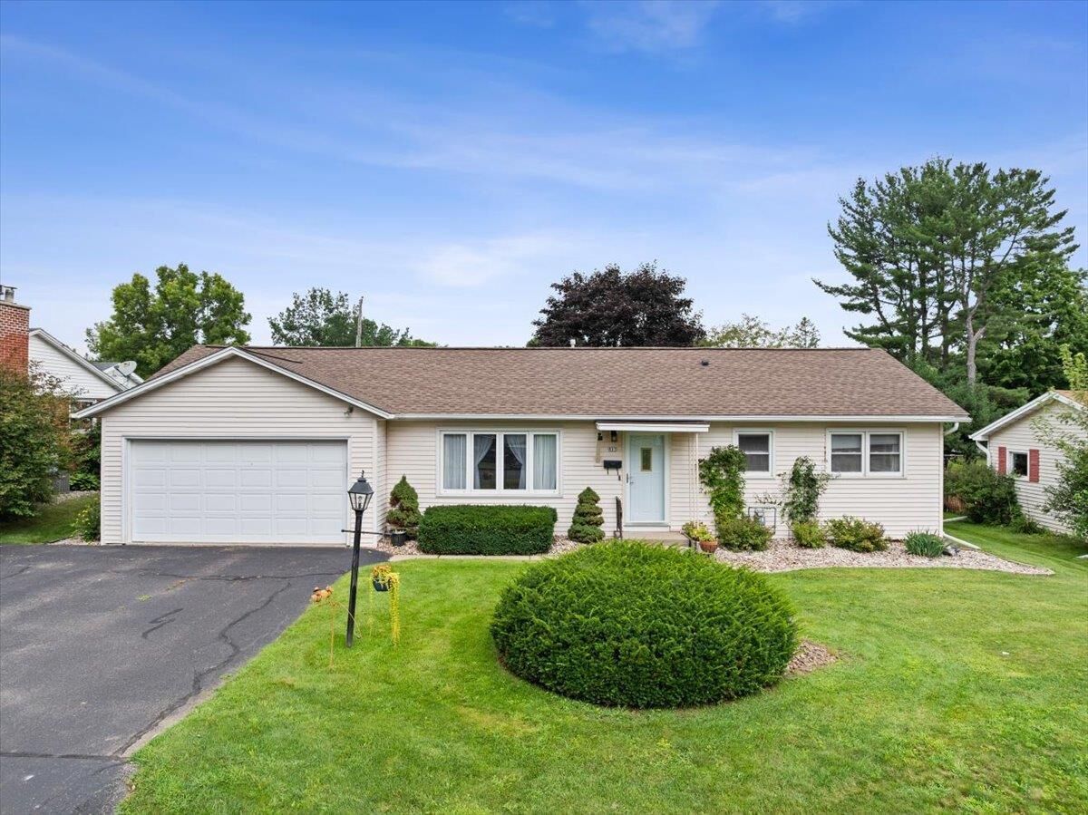 Property Photo:  805 East 18th Street  WI 54449 