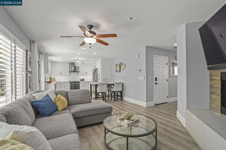 Property Photo: 1651 Marina Way CA 94513