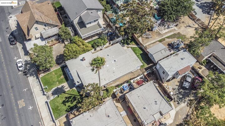 Property Photo: 711 W 4th St CA 94509