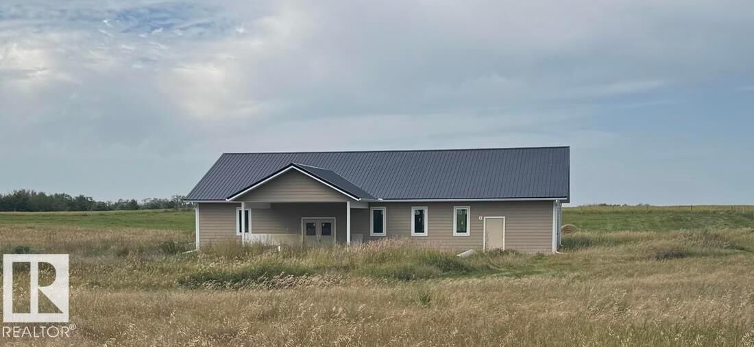 Property Photo:  56512 RR 105  AB T0B 4R0