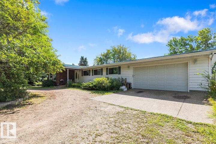 Property Photo: 54150 Rge Road 224 73 AB T8L 3Y5