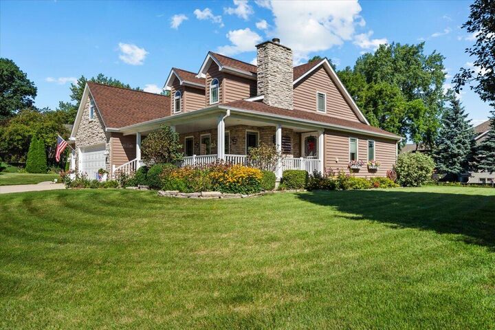 Property Photo: 1270 E Greenview Place IN 46307