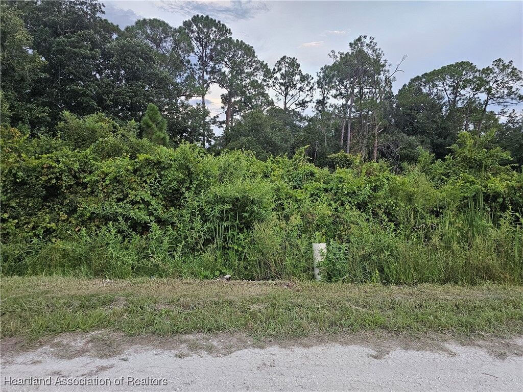 Property Photo: 112 Draycott Avenue FL 33852