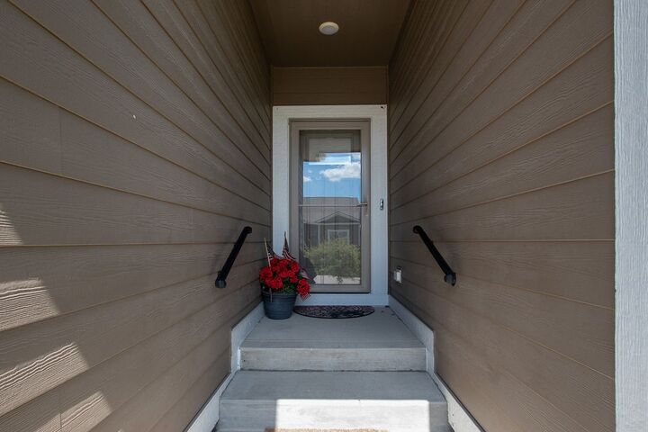 Property Photo: 1130 NE 17th Lane IA 50021