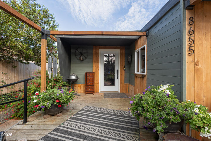 Property Photo:  8655 SW Abalone Street  OR 97366 