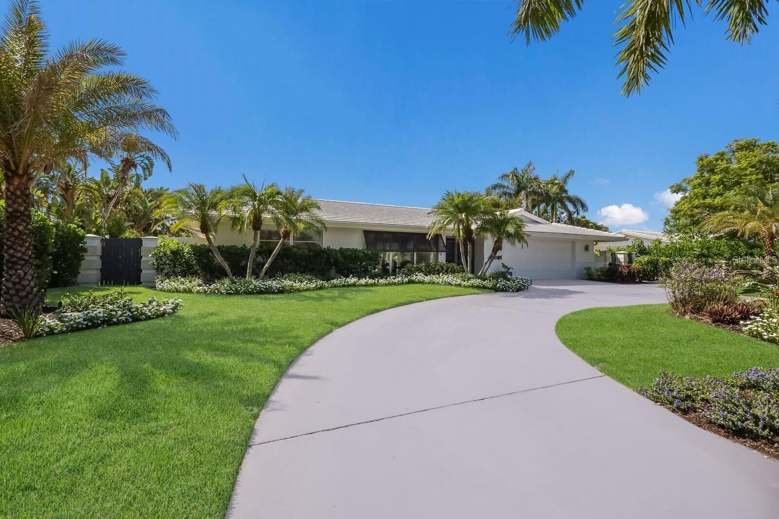 Property Photo: 567 Bird Key Drive FL 34236