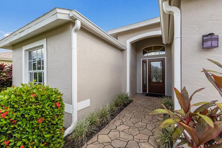 Property Photo: 5068 Creekside Trail FL 34243