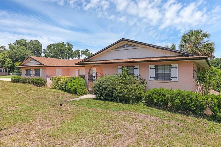 Property Photo: 1203 N Amelia Avenue FL 32724