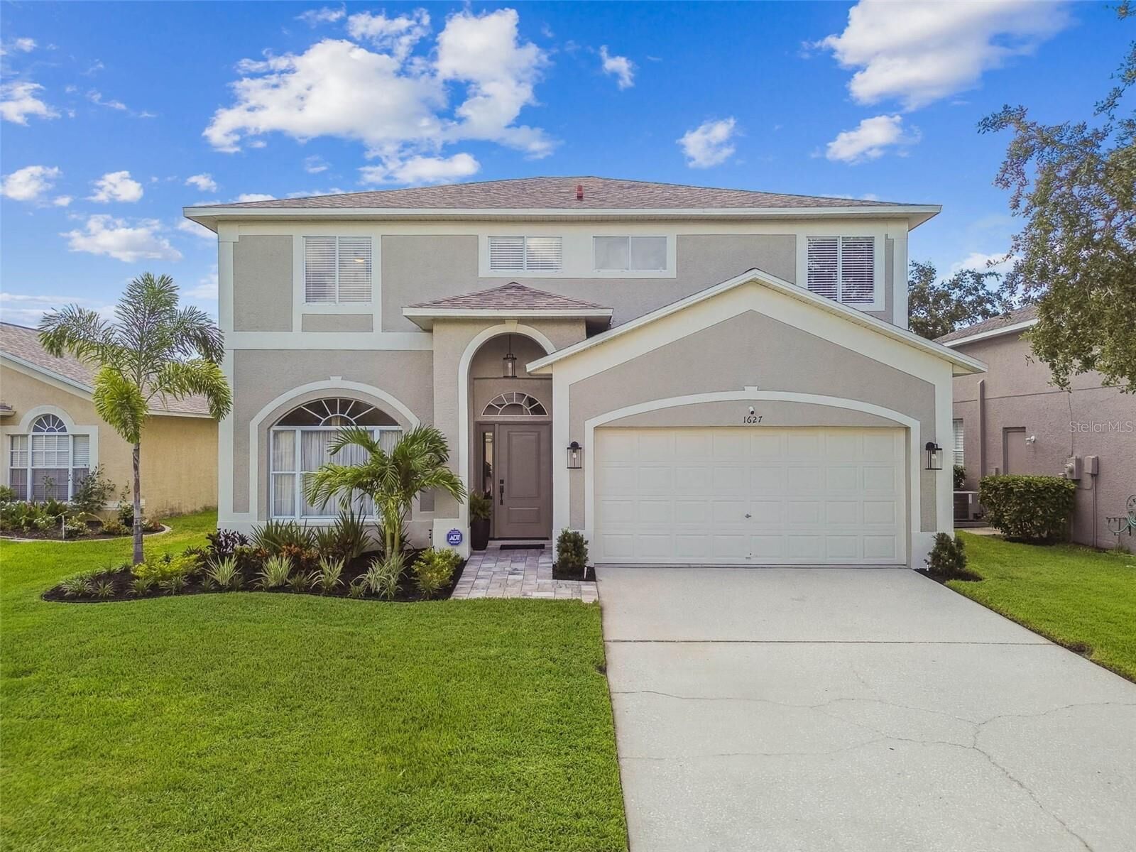 Property Photo:  1627 Shady Oaks Drive  FL 34677 