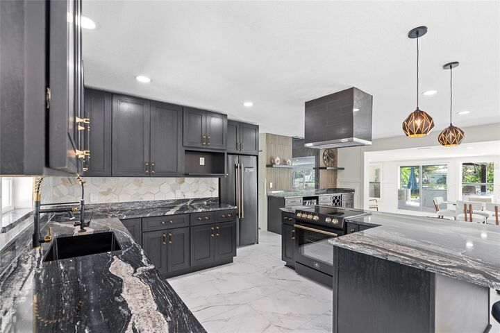 Property Photo:  4440 Huntington Street NE  FL 33703 