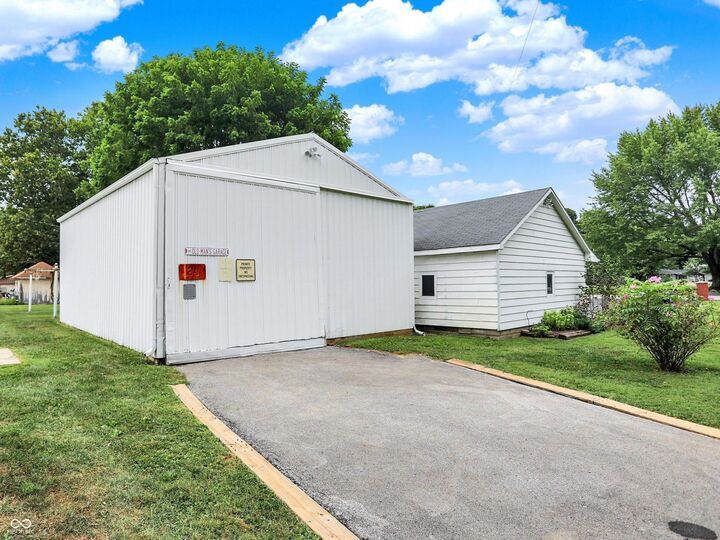 Property Photo:  405 E Howard Avenue  IN 46030 