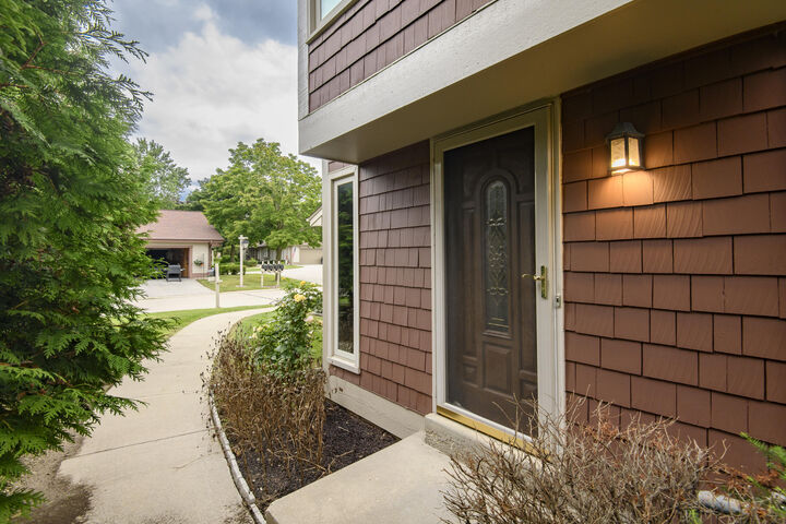 Property Photo: 4912 S Imperial Cir WI 53220