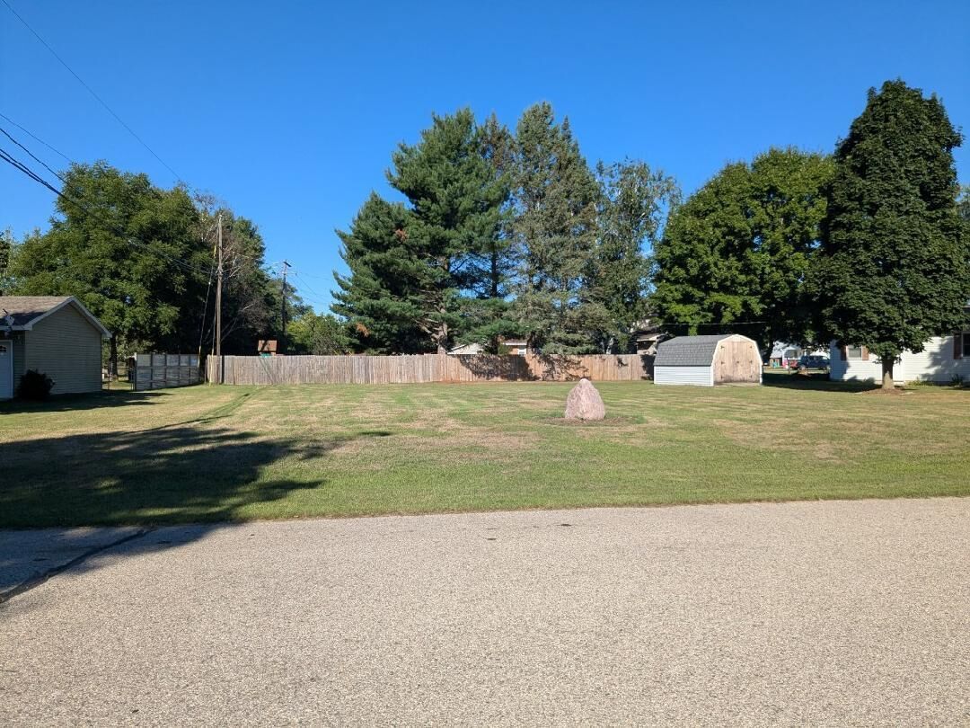 Property Photo:  18075 Shamrock Boulevard  MI 49307 