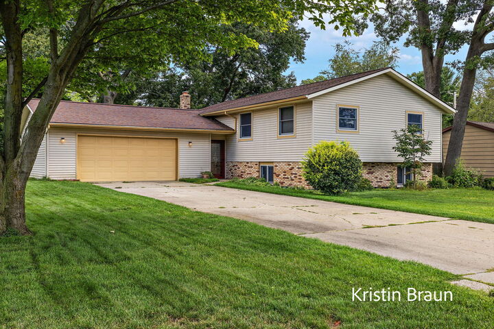 Property Photo: 1616 Westwind Court MI 49445