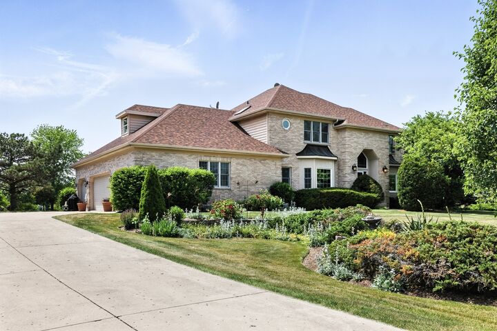 Property Photo:  14N924 White Pines Lane  IL 60140 
