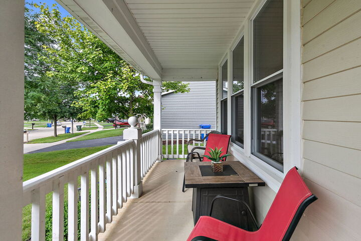 Property Photo: 590 Chesterfield Lane IL 60177