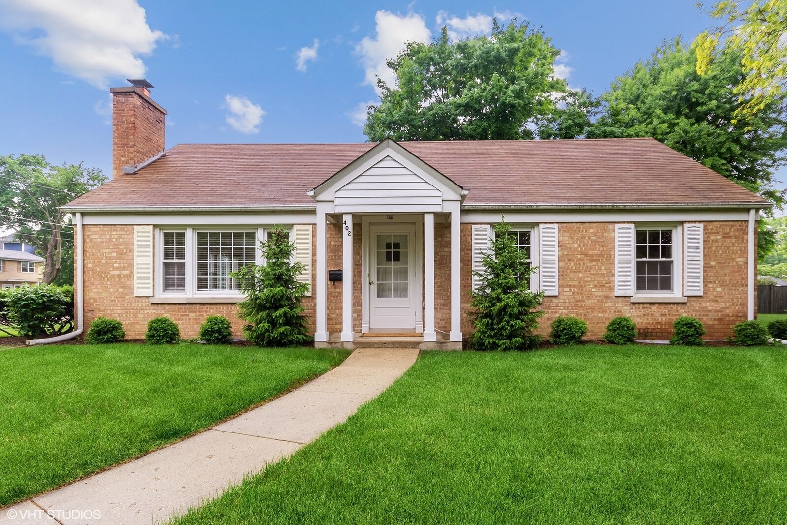 Property Photo: 402 Berry Road IL 60010