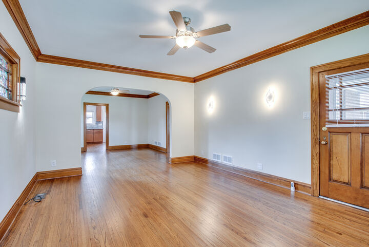 Property Photo:  819 Oakland Avenue  IL 60435 