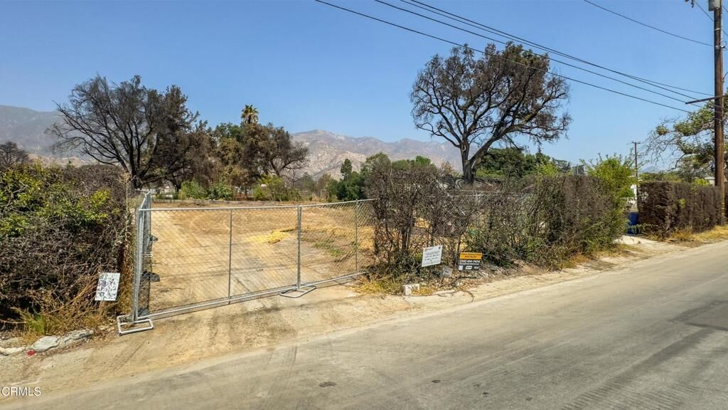 Property Photo:  303 W Altadena Drive  CA 91001 