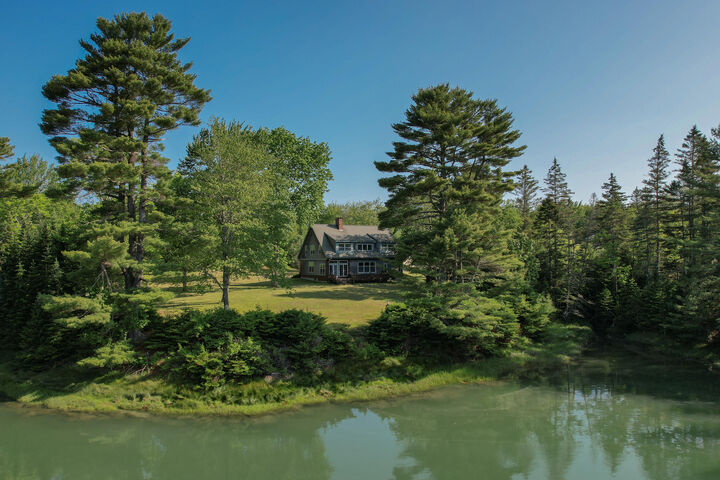 Property Photo: 143 Eagle Point Road ME 04605