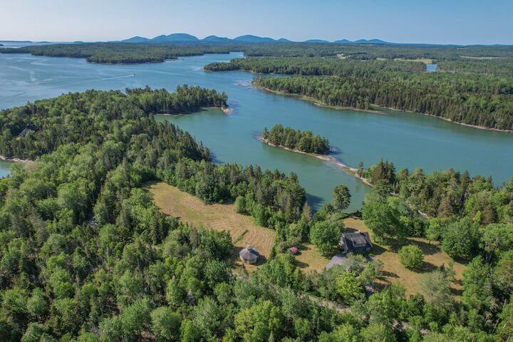 Property Photo:  143 Eagle Point Road  ME 04605 