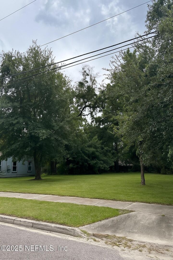 Property Photo: 1622 W 10th Street FL 32209