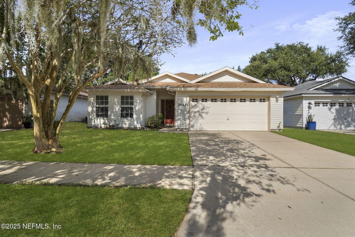 Property Photo: 2062 Featherwood Drive W FL 32233