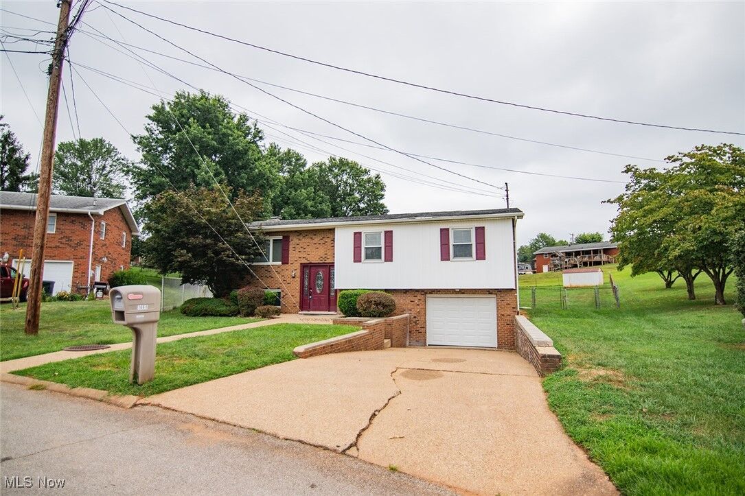 Property Photo:  1665 Lake Hills Court  WV 26101 