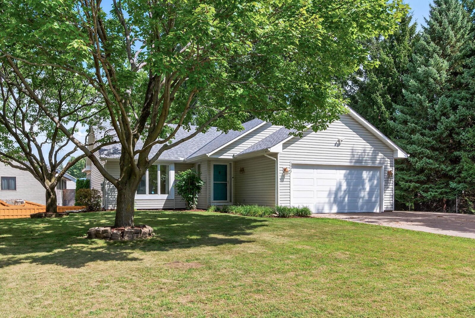 Property Photo: 1577 Pacific Avenue MN 55122