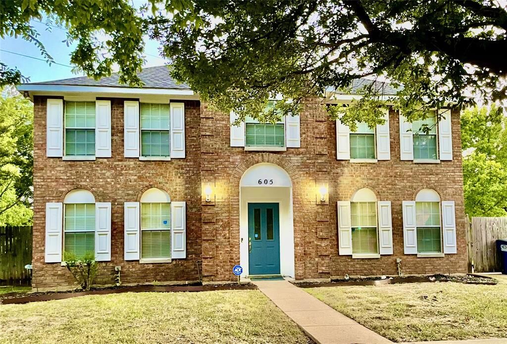 Property Photo: 605 Edgewood Drive TX 75146