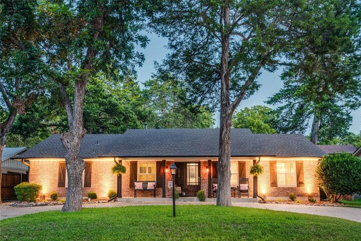 Property Photo: 6020 Hunters View Lane TX 75232