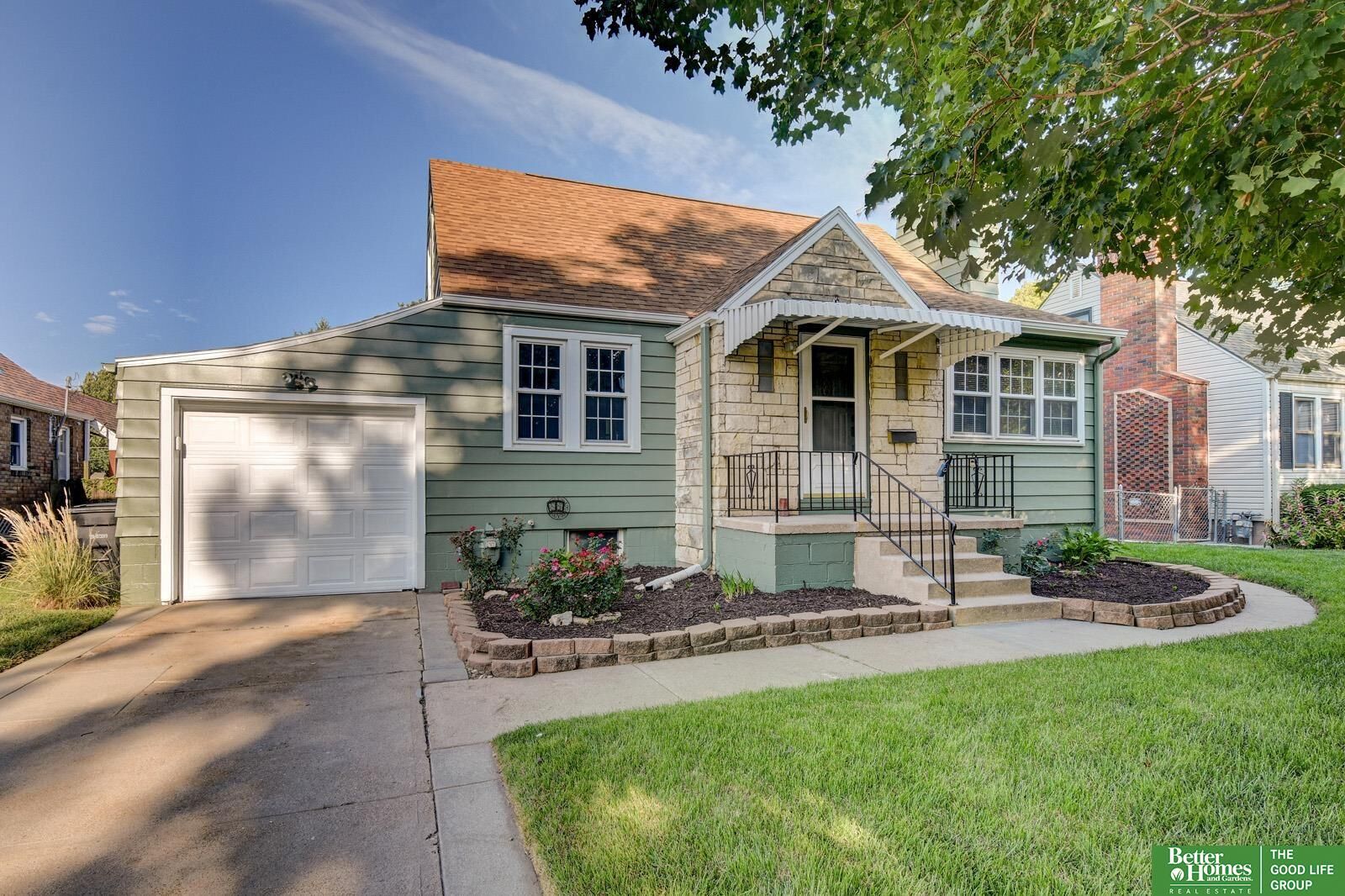 Property Photo: 6032 S 41 Street NE 68107