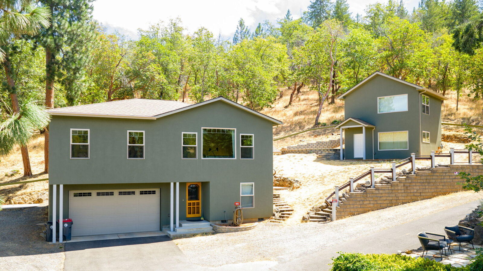 Property Photo: 330 E Fir Street OR 97530