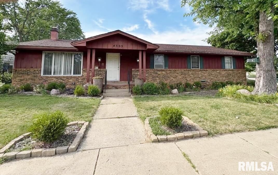 Property Photo: 4303 W Lynnhurst Drive IL 61615